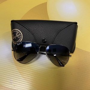 Ray Ban glasses and case